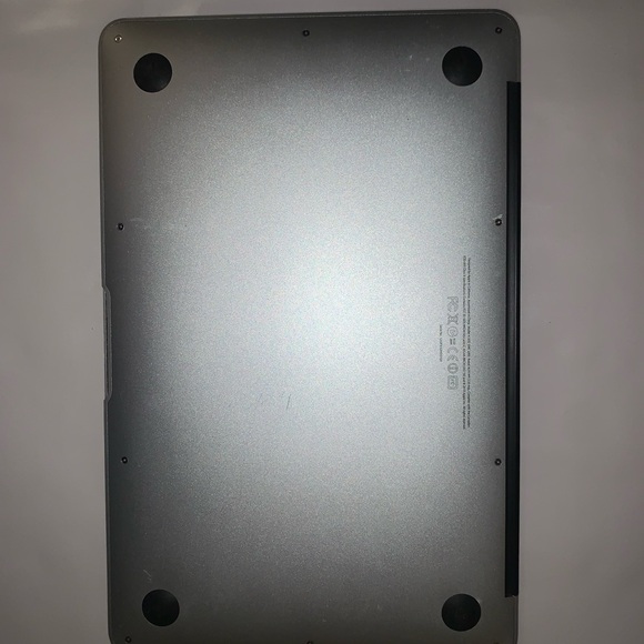 Apple MacBook Air MC505LL/A 1.40 GHz 2GB RAM 64GB SSD 11.6" HD (Used) - Picture 2 of 12